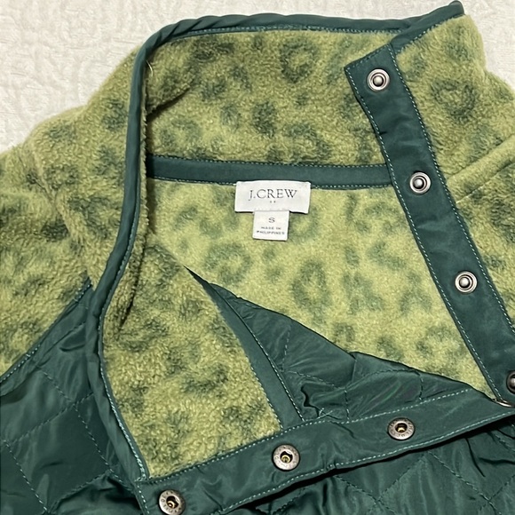 J.Crew Women's Green Leopard Quilted Button-Neck Sherpa Pullover Fleece Size S - Picture 5 of 6